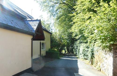 Garden Lodge with four bed flat on first floor