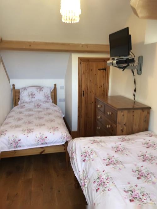 Twin bedroom