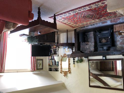 Large upstairs sittting room