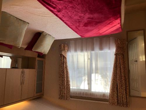 Comfy 5 ft bed with memory foam mattress