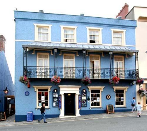 Tenby House is in the centre of Tenby, Pembrokeshire