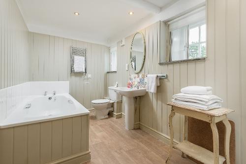 Dove Cottage Bathroom