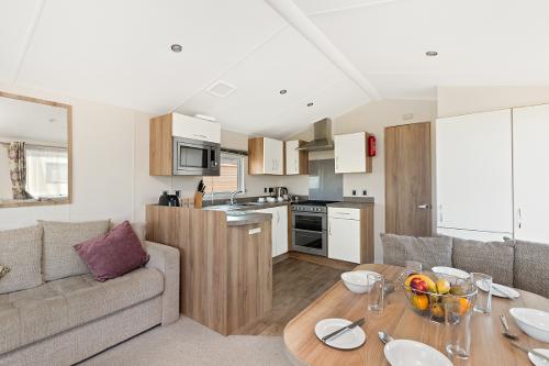Gold 2 Kitchen & Dining Area