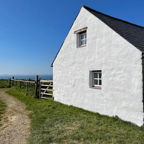 The Old Granary cottage with sea view
