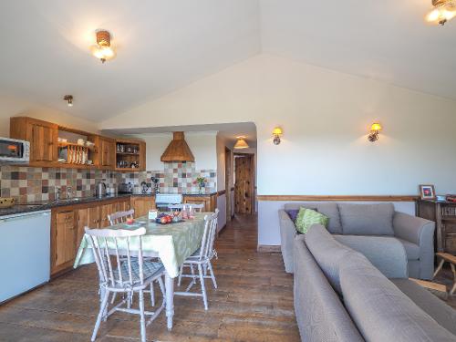 Spacious kitchen/diner area