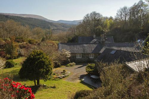 Rhiw Goch House and Cottage in the Landscape