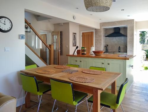 Kitchen dining area