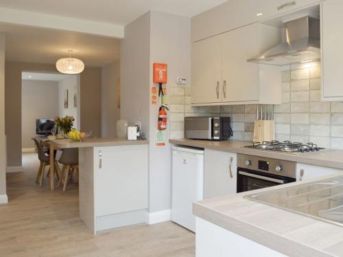 OAK - Kitchen / Dining Room