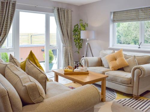 OAK - Living Room