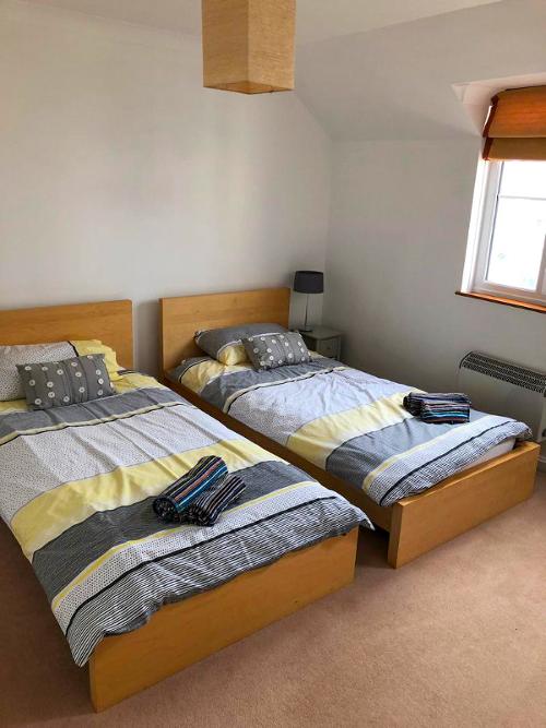 Twin bedroom