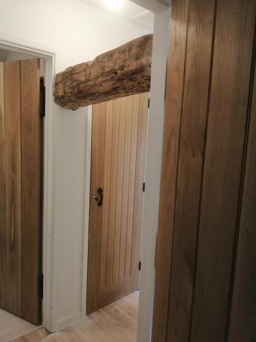 Arch Cottage - beam on landing