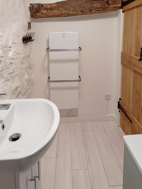 Arch cottage Bathroom